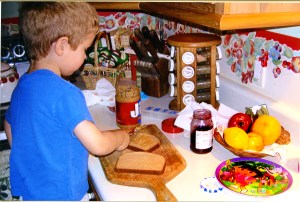 Curtis_making pb and jelly_6x4_300