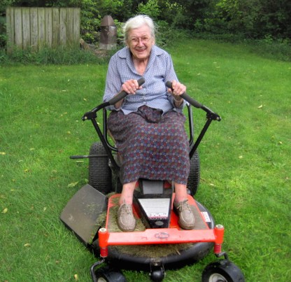 ruthie_lawnmover_5x4_180-copy